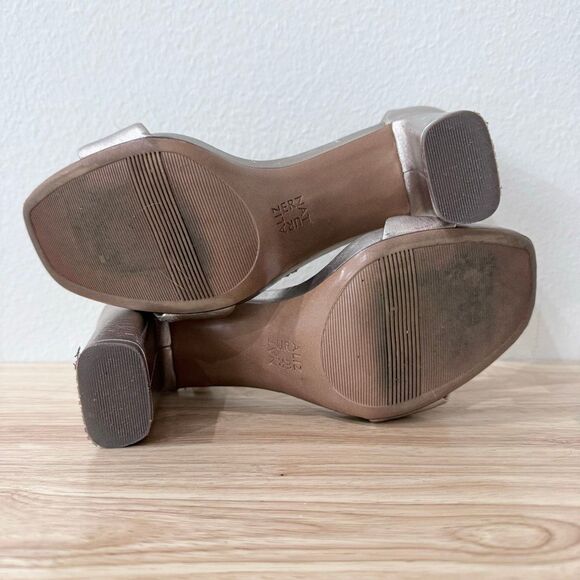 Naturalizer Women Size 9W Joy in Silver Sand Slip On Pump Heels - Picture 6 of 15